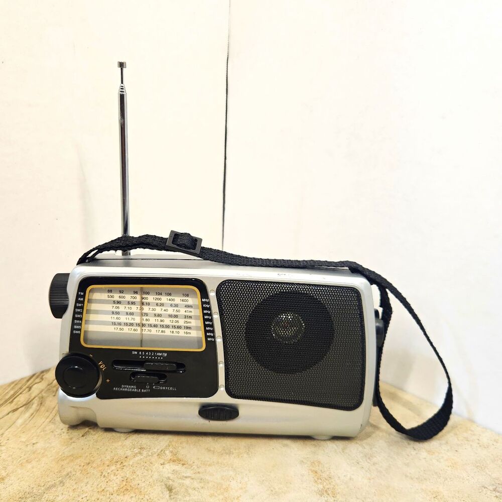 Dynamo Rechargeable GH-858 AM/FM/SW1-6 8-Band World Radio